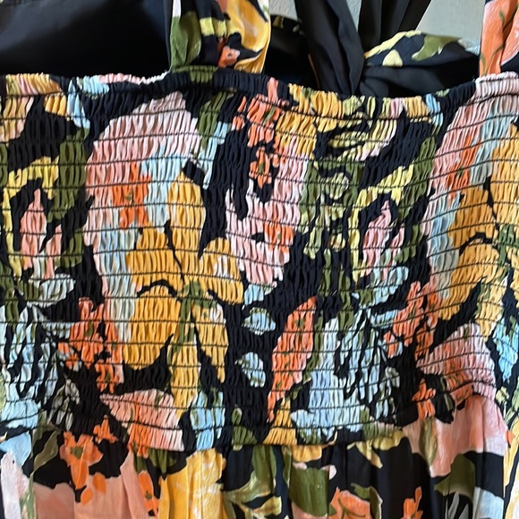 Floral Saylor midi dress!! Perfect for a summer wedding!! - Picture 5 of 5